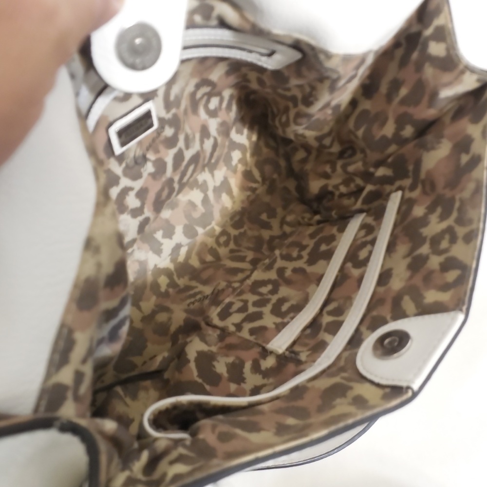 Guess White Andie Flap Handbag - Picture 10 of 10